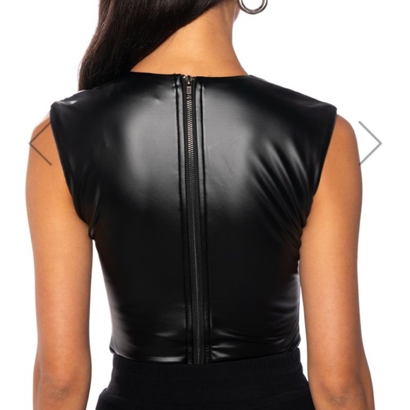 AKIRA Black V-Neck Bodysuit - Picture 2 of 6